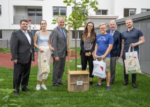 Dir. Christoph Scharinger (GF NÖ Friedenswerk), Ksenia Knezevic, Landesrat Martin Eichtinger, Nina Geringer, Lukas Happenhofer, Bürgermeister Klaus Schneeberger und Matthias Schneider