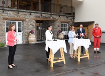Informierten über den Start von präventiven Corona-Tests für Tourismus-Mitarbeiter: Mariana Kühnel, stellvertretende Generalsekretärin der WKO, Tourismusministerin Elisabeth Köstinger, Landeshauptfrau Johanna Mikl-Leitner, Tourismuslandesrat Jochen Danninger und Präsident Josef Schmoll vom Roten Kreuz Niederösterreich (v.l.n.r.)