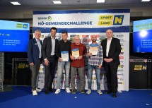 Franz Pichler, Geschäftsführer spusu, mit LH-Stellvertreter Udo Landbauer (li. außen) und Michael Freitag, Geschäftsführer Sodexo Service Solutions Austria GmbH (re.), ehren die besten „Individualsportler“ Christian Swoboda, Manfred Cemerka und Thomas Anderwald.