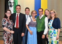 850 Jahre Bockfließ: Nationalrätin Melanie Erasim, Bürgermeister Josef Summer, Landtagsabgeordneter Kurt Hackl, Landeshauptfrau Johanna Mikl-Leitner, Organisator Martin Wannemacher, Bezirkshauptfrau Gerlinde Draxler und Landesrätin Ulrike Königsberger-Ludwig (v.l.n.r.)