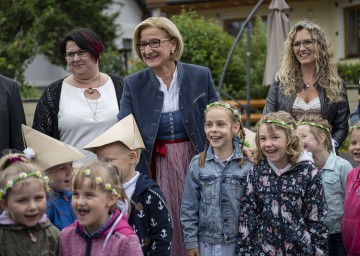 Landeshauptfrau Johanna Mikl-Leitner eröffnete den neuen Kindergarten in Hofamt Priel.