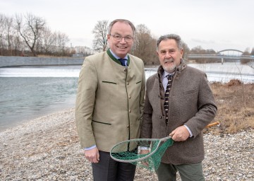LH-Stellvertreter Stephan Pernkopf und der wiedergewählte Landesfischermeister Karl Gravogl (v.l.n.r.)