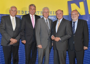 Dr. h.c. Boyer, Rektor Univ.Prof. Dr. Willer, Univ.Prof. Dr. Schütz, LH Dr. Pröll und Univ.Prof. Dr.Mallinger  (v.l.n.r.) informierten heute über die neuesten Entwicklungen im Zusammenhang mit der geplanten Privatuniversität für Gesundheitswissenschaften.