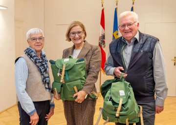 Landeshauptfrau Johanna Mikl-Leitner mit Anneliese und Johann Böswarth aus Neulengbach.