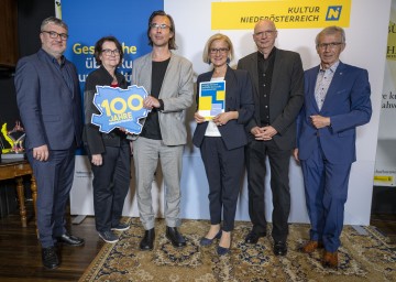 Beim Gespräch über Kunst & Kultur zum Thema „Chancen der Digitalisierung nutzen“ in Mistelbach, von links nach rechts: Martin Grüneis von der Gruppe Kultur, Wissenschaft und Unterricht beim Amt der NÖ Landesregierung, Kunsthistorikerin Professor Elisabeth Vavra, Professor Markus Wintersberger von der FH-St. Pölten, Landeshauptfrau Johanna Mikl-Leitner, Harald Knabl von der Kulturvernetzung Niederösterreich und Kulturstadtrat Josef Schimmer