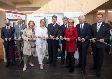 Eröffnungsfeier für „Haus 56“ in St. Pölten: Christian Leitner von Lukas Lang Building Technologies, Martin Hofstadler von Siemens, NÖ Wirtschaftskammerpräsidentin Sonja Zwazl, Landeshauptfrau Johanna Mikl-Leitner, Thomas Salzer, Geschäftsführer der TOSACO GmbH, Siemens Vorstandsvorsitzender Wolfgang Hesoun, Landesrätin Petra Bohuslav, Franz Proksch, Siemens Niederlassungsleiter in Niederösterreich und NÖGIG-Geschäftsführer Hartwig Tauber (v.l.n.r.) 