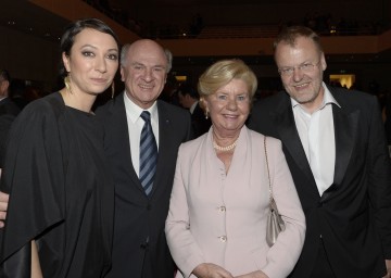 Bei der Verleihung des österreichischen Filmpreises in Grafenegg: Landeshauptmann Dr. Erwin Pröll mit Gattin Elisabeth sowie den Präsidenten der Österreichischen Filmakademie, Ursula Strauss und Stefan Ruzowitzky.