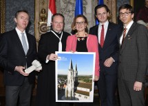 Bundesdenkmalamt-Präsident Christoph Bazil, Stiftskämmerer-Stellvertreter Anton Höslinger, Landeshauptfrau Johanna Mikl-Leitner, Bürgermeister Stefan Schmuckenschlager und Wirtschaftsdirektor Andreas Gahleitner (v.l.n.r.)