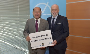 Österreichweite Bedarfsstudie zur Strahlentherapie notwendig: Landeshauptmann-Stellvertreter Mag. Wolfgang Sobotka und NÖ Patientenanwalt Dr. Gerald Bachinger informierten (v.l.n.r.)