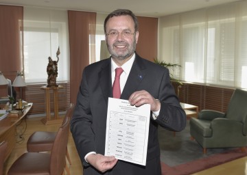 Landtagspräsident Ing. Hans Penz informierte über die Europawahl 2014.