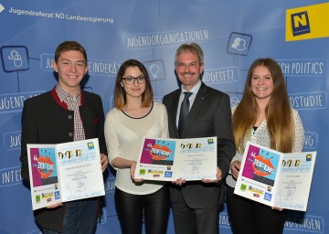 Redewettbewerb im Sitzungssaal des Niederösterreichischen Landtags: Fabian Butzenlechner, Nermina Ticevic, Landesrat Mag. Karl Wilfing und Anna Schagerl. (v.l.n.r.)