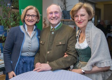 Landeshauptfrau Johanna Mikl-Leitner mit dem Jubilar Edgar Niemeczek und Dorothea Draxler, Geschäftsführerin der Kultur.Region.NÖ.