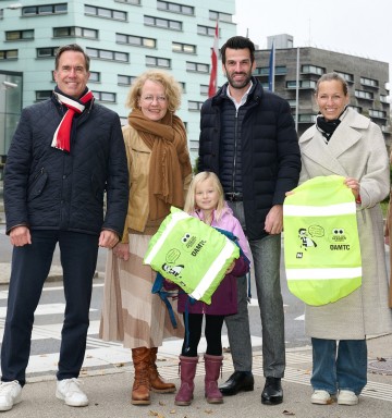 Kaufmännischer Direktor des ÖAMTC Oliver Krupitza, Bildungs-Landesrätin Christiane Teschl-Hofmeister, Verkehrslandesrat LH-Stv. Udo Landbauer und Radland-Geschäftsführerin Susanna Hauptmann mit Cataleya.