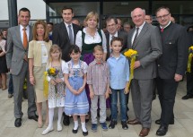 Neueröffnung der Schule in Zellerndorf mit Bürgermeister Markus Baier, Bildungs-Landesrätin Mag. Barbara Schwarz, Direktor OSR Wilhelm Ostap, BEd und Landeshauptmann Dr. Erwin Pröll. (Mitte, v.l.n.r.)