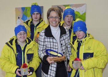 Verabschiedung der NÖ Teilnehmer der Special Olympics World Winter Games 2013: Agnes Hofegger, Peter Mörtl, LR Dr. Petra Bohuslav, Michael Glinserer, Verena Burger (v.l.n.r.).