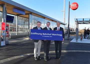 Im Bild von links nach rechts: Bürgermeister Gernot Haupt, Verkehrs-Landesrat Mag. Karl Wilfing, ÖBB-Infrastruktur Chef Franz Bauer