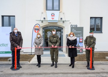 Objekt 19 in Langenlebarn eröffnet: Hofrat Johannes Sailer von der Bauorganisation,  Bundesministerin Klaudia Tanner, Kommandant Reinhard Kraft, Landeshauptfrau Johanna Mikl-Leitner und General Norbert Gehart (v.l.n.r.)