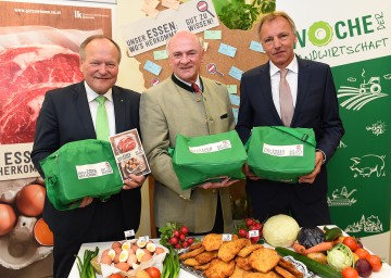 Starteten Offensive für Herkunftskennzeichnung von Lebensmitteln: Landwirtschaftskammer-Präsident Ing. Hermann Schultes, Landeshauptmann Dr. Erwin Pröll und SeneCura-CEO Anton Kellner, MBA. (v.l.n.r.)