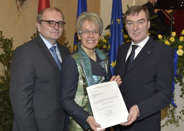 Im Bild von links nach rechts: Bezirkshauptmann Mag. Andreas Strobl, Landesrätin Dr. Petra Bohuslav und Bezirkshauptmann Mag. Ernst Anzeletti