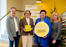 Landeshauptfrau Johanna Mikl-Leitner (2.v.l.) und Hilfswerk-NÖ Präsidentin Michaela Hinterholzer (2.v.r.) mit ehrenamtlichen Mitarbeitern des Besuchsdienstes des Hilfswerk NÖ.
