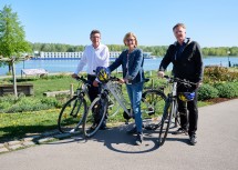 Start der Radsaison für Niederösterreich in Tulln: Im Landeshauptfrau Johanna Mikl-Leitner mit (re.) Michael Duscher, Geschäftsführer der Niederösterreich Werbung und (li.) Tullns Bürgermeister Peter Eisenschenk.