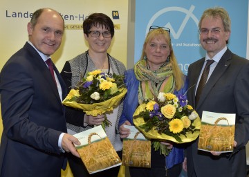 Präsentation des Buches „Praxiskonzept für Palliativpflege“: Landeshauptmann-Stellvertreter und NÖGUS-Vorsitzender Mag. Wolfgang Sobotka, die beiden Autorinnen Gabriele Pachschwöll und Christiane Krainz sowie Landesrat Mag. Karl Wilfing. (v.l.n.r.)