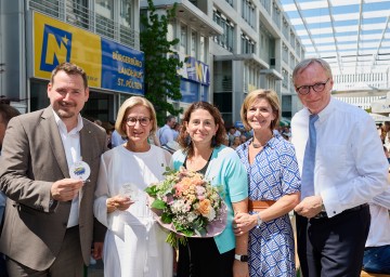 Beim Landhausfest 2026: der Obmann der Landespersonalvertretung Hans Zöhling, Landeshauptfrau Johanna Mikl-Leitner,  DPV-Obfrau Sonja Strauss und ihre Stellvertreterin Petra Deimel, Landesamtsdirektor Werner Trock (von links nach rechts).