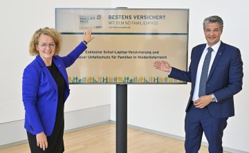 Familien- und Bildungs-Landesrätin Christiane Teschl-Hofmeister und der Generaldirektor der Niederösterreichischen Versicherung, Stefan Jauk, präsentierten die neuen Versicherungspakete in Zusammenhang mit dem NÖ Familienpass.