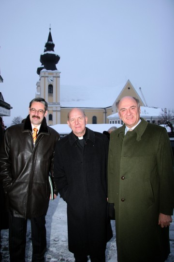 Klares Bekenntnis zur Renovierung der Wallfahrtsbasilika Maria Taferl: Im Bild Landeshauptmann Dr. Erwin Pröll, Diözesanbischof DDr. Klaus Küng und Raiffeisen-Generaldirektor Mag. Erwin Hameseder.  