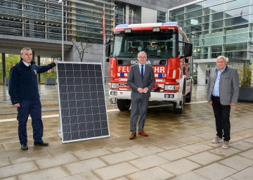 FF-Kommandant Karl Streimelweger, LH-Stellvertreter Stephan Pernkopf und Bürgermeister Johann Hell (v.l.n.r.)