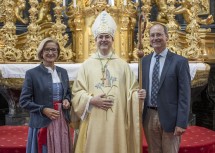 Landeshauptfrau Johanna Mikl-Leitner mit Abt Pius Maurer und seinem Bruder Friedrich Maurer.