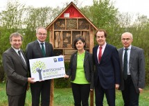 Dr. Herbert Greisberger, Geschäftsführer der Energie- und Umweltagentur NÖ, LH-Stellvertreter Dr. Stephan Pernkopf, Mag. Margit Gross, Geschäftsführerin des Naturschutzbundes Niederösterreich, KR Hans Roth, Aufsichtsratsvorsitzender der Saubermacher AG, und Mag. Franz Maier, Bereichsleiter Natur & Ressourcen in der Energie- und Umweltagentur NÖ (v.l.n.r.)