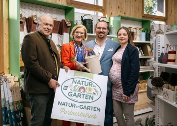 Landeshauptfrau Johanna Mikl-Leitner mit Anton, Rudolf und Marie Therese Starkl vom Partnerbetrieb „Gärtner Starkl“ in Tulln.