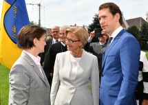 Landeshauptfrau Johanna Mikl-Leitner im Gespräch mit Ana Brnabić, (Premierministerin der Republik Serbien) und Bundeskanzler Sebastian Kurz.