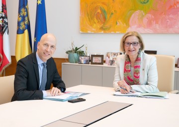 Landeshauptfrau Johanna Mikl-Leitner und Bundesminister Martin Kocher.