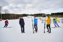 Die ersten Schwünge der neuen Ski-Saison fanden direkt nach der Pressekonferenz statt.