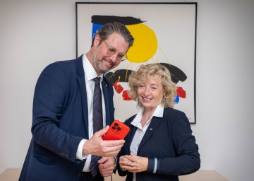 Mag. Kimon Poulios (Leiter der Abteilung NÖ Kinder- und Jugendhilfe) und Landesrätin Eva Prischl