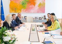Beim Arbeitsgespräch von Landeshauptfrau Johanna Mikl-Leitner und Serbiens Justizministerin Maja Popovic stand auch die weitere Stärkung der wirtschaftlichen Zusammenarbeit im Fokus.