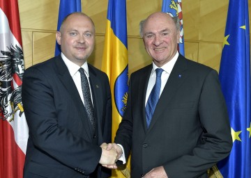 Arbeitsgespräch in St. Pölten: Landeshauptmann Dr. Erwin Pröll mit dem Kreishauptmann von Südmähren JUDr. Michal Hasek.