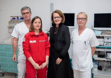 Mit dem Team der Med-Inklusions-Ambulanz (MIA) im LK Melk: Prim. Dr. Walter Fuchs, OA Dr. Bernadette Dornigg, Sozial-Landesrätin Christiane Teschl-Hofmeister und DGKP Johann Mosch (v.l.n.r.)