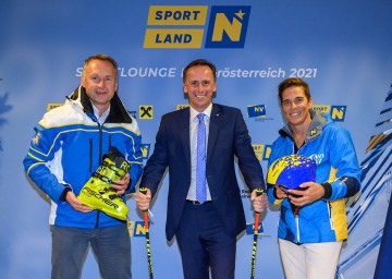 Projektleiter Toni Pfeffer, Sportlandesrat Jochen Danninger, Skikids-Testimonial Michaela Dorfmeister (v.l.n.r.) 