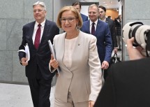 In einer Pressekonferenz im NÖ Landhaus in St. Pölten informierte heute, Mittwoch, die derzeitige Vorsitzende der Landeshauptleute-Konferenz, Landeshauptfrau Johanna Mikl-Leitner, über die Ergebnisse der Tagung. Mit am Podium: Der Landeshauptmann von Kärnten, Peter Kaiser sowie der oberösterreichische Landeshauptmann Thomas Stelzer.