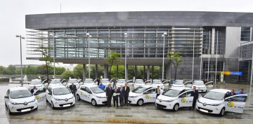 Landesrat Ludwig Schleritzko übergab in St. Pölten 17 Elektroautos an den NÖ Straßendienst