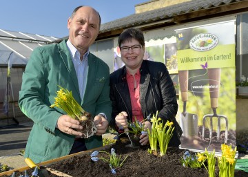 Landeshauptmannstellvertreter Mag. Wolfgang Sobotka eröffnete gemeinsam mit Christa Lackner, Geschäftsführerin von „Natur im Garten“, das Gartenjahr 2015.