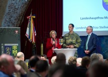 Landeshauptfrau Johanna Mikl-Leitner und LH-Stellvertreter Stephan Pernkopf beim Interview mit Moderator Ulrich Kühnel.