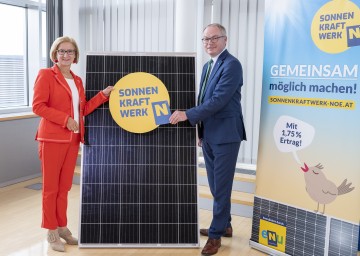 Freuen sich über das große Interesse am Sonnenkraftwerk NÖ: Landeshauptfrau Johanna Mikl-Leitner und LH-Stellvertreter Stephan Pernkopf.