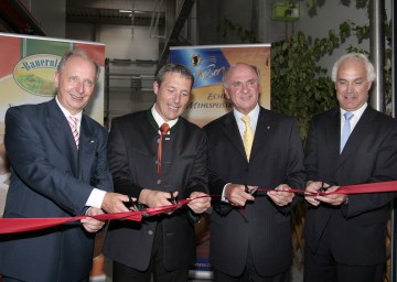 Landeshauptmann Dr. Erwin Pröll eröffnete am Donnerstag, 11. September, die neuen Produktionshallen der Firma \"Frisch und Frost\" in Hollabrunn.