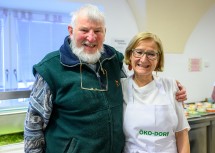 Landeshauptfrau Johanna Mikl-Leitner nahm sich nach der Essensausgabe noch Zeit für Fotos.