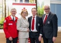 (v.l.n.r.) Werner Schlögl, Vizepräsident NÖRK, Landeshauptfrau Johanna Mikl-Leitner, Michael Opriesnig, Generalsekretär ÖRK, und Bundesrettungskommandant Gerry Foitik.