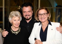 Theaterfest NÖ – Saisonabschluss und Ausblick auf das Jahr 2020. Im Bild Waldtraud Haas, Theaterfest-Obmann Werner Auer und Landeshauptfrau Johanna Mikl-Leitner